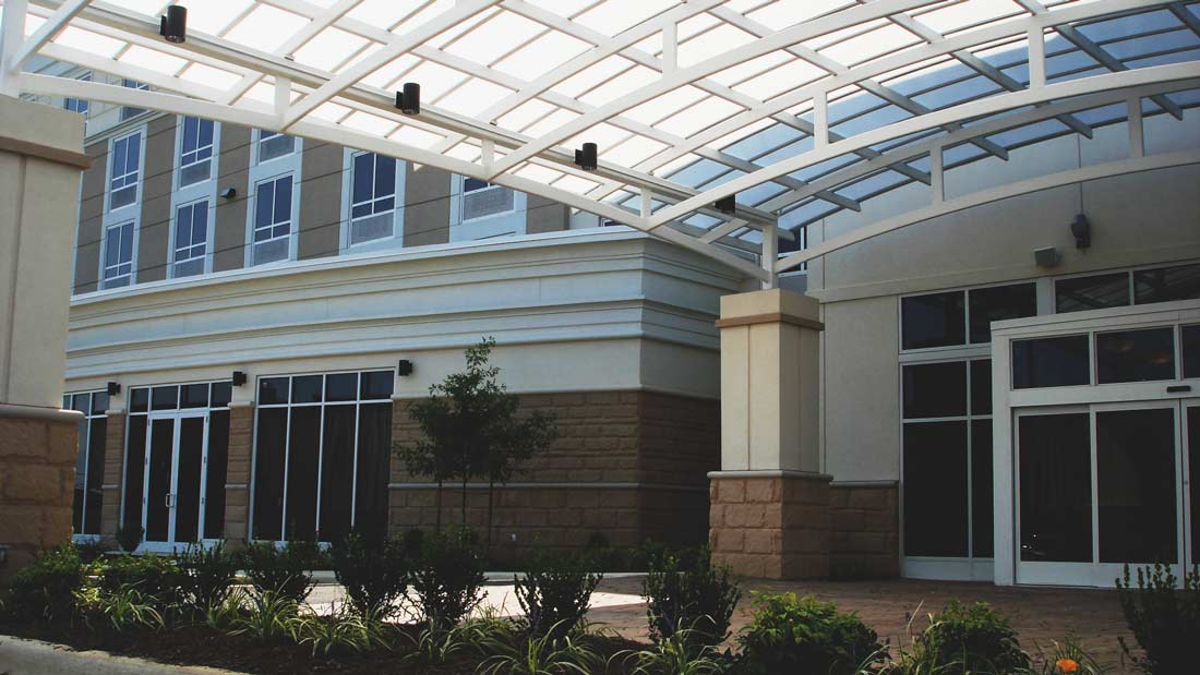 The entry-way to the Holiday Inn, Winchester, VA.